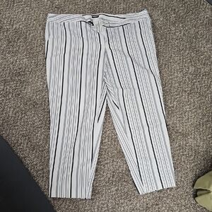 Worthington Black and White Striped Cropped Pants
